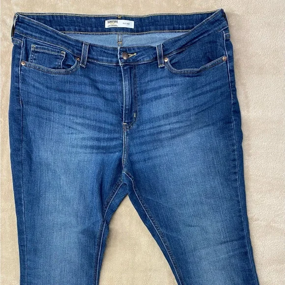 Signature Levi’s True Boot Blue Jeans - Picture 1 of 4